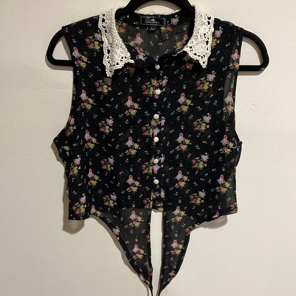 FLORAL BLOUSE WITH LACE STYLE COLLAR